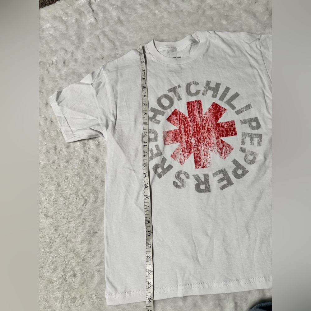 NWOT- Red Hot Chili Peppers White Unisex T-Shirt - Picture 5 of 6